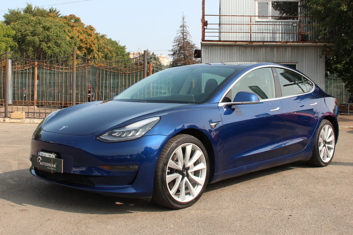 Tesla Model 3 Long Range AWD Performance