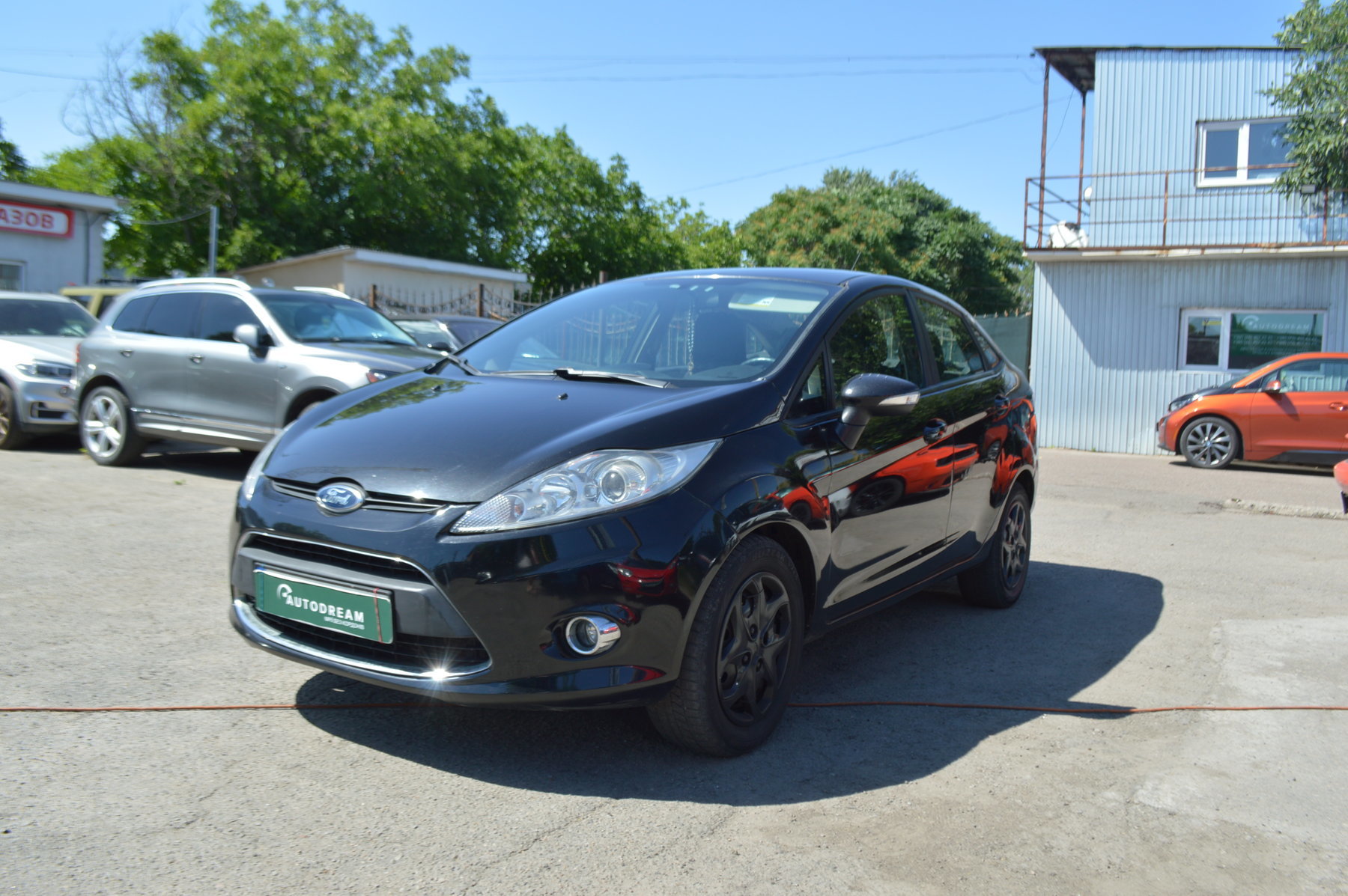 Ford Fiesta SE седан